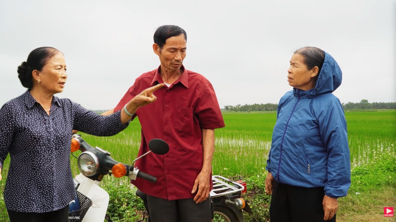 Миссис Сэм раскрывает мистеру Даю жестокую правду о бывшей свекрови Хуена.