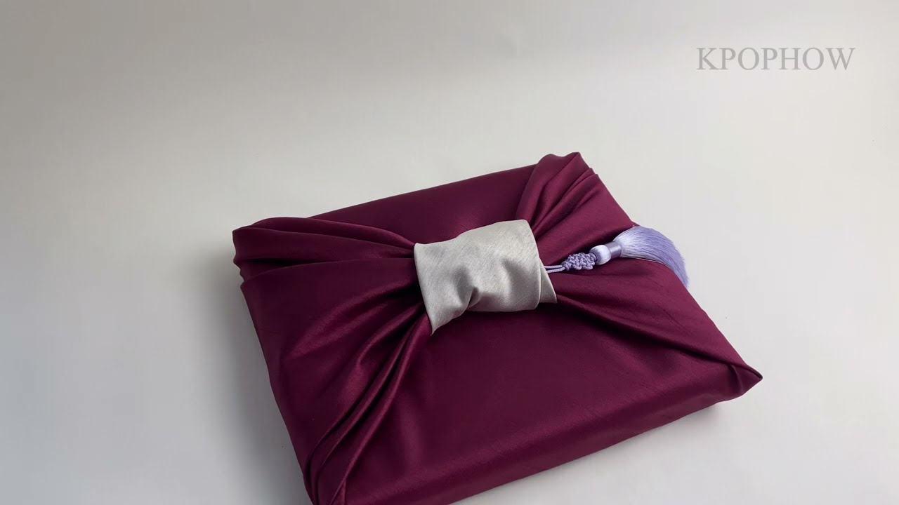 Simple Korean Bojagi wrapping with norigae, How to wrap a box, Wrapping gift ideas
