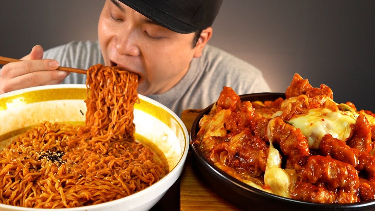 매콤짭짤한 김피탕과 불닭볶음면 먹방~!! 리얼사운드  ASMR social eating Mukbang(Eating Show)