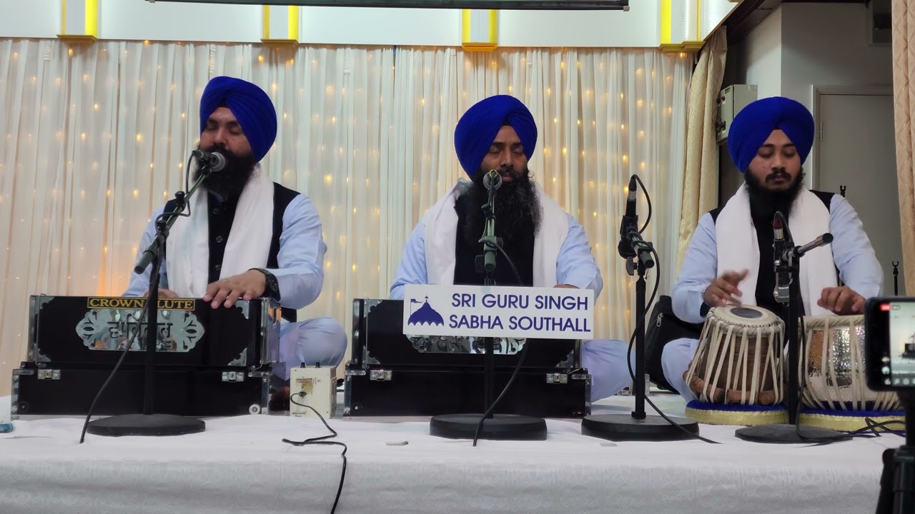 Bhai sahib singh ji hazoori ragi sri darbar sahib amritsar at gurudwara Park Avenue Southall 🇬🇧