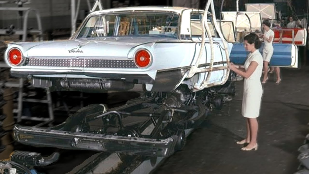 Ford Fairlane 1960s Retro Car Factory - Producing Classic Ford cars at the Dearborn Assembly Plant