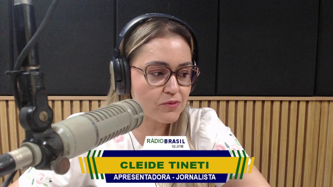 Rafaela Fabro,gerente do Mercadão dos Óculos e David M.,consultor de vendas ,concede entrevista.