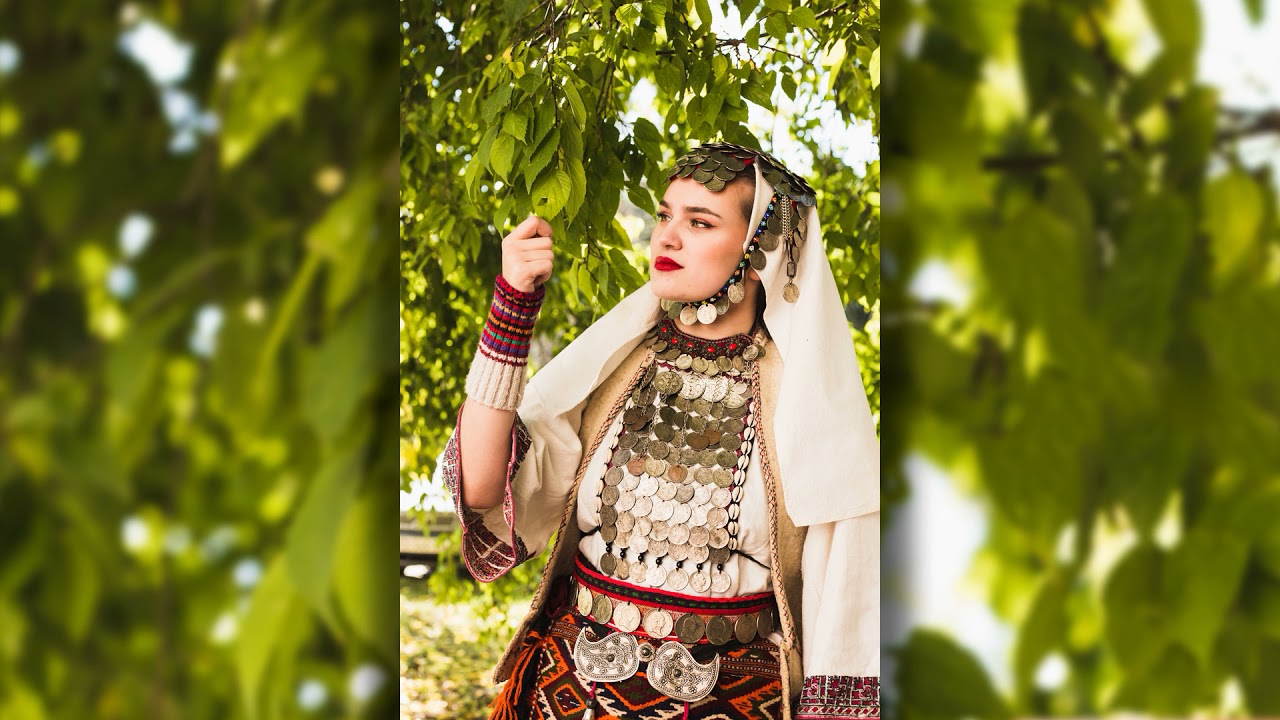 Vrani se konji sedlaju - Седлают коней вороных