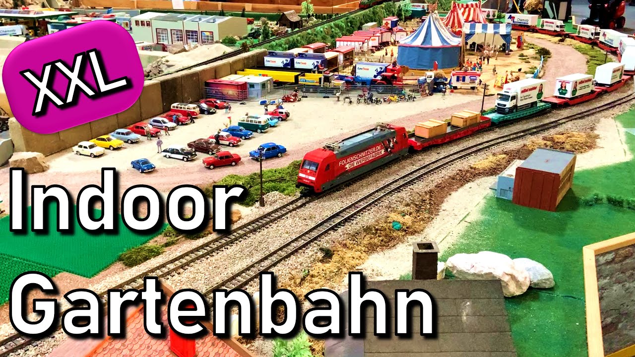 Gartenbahn im Möbelhaus