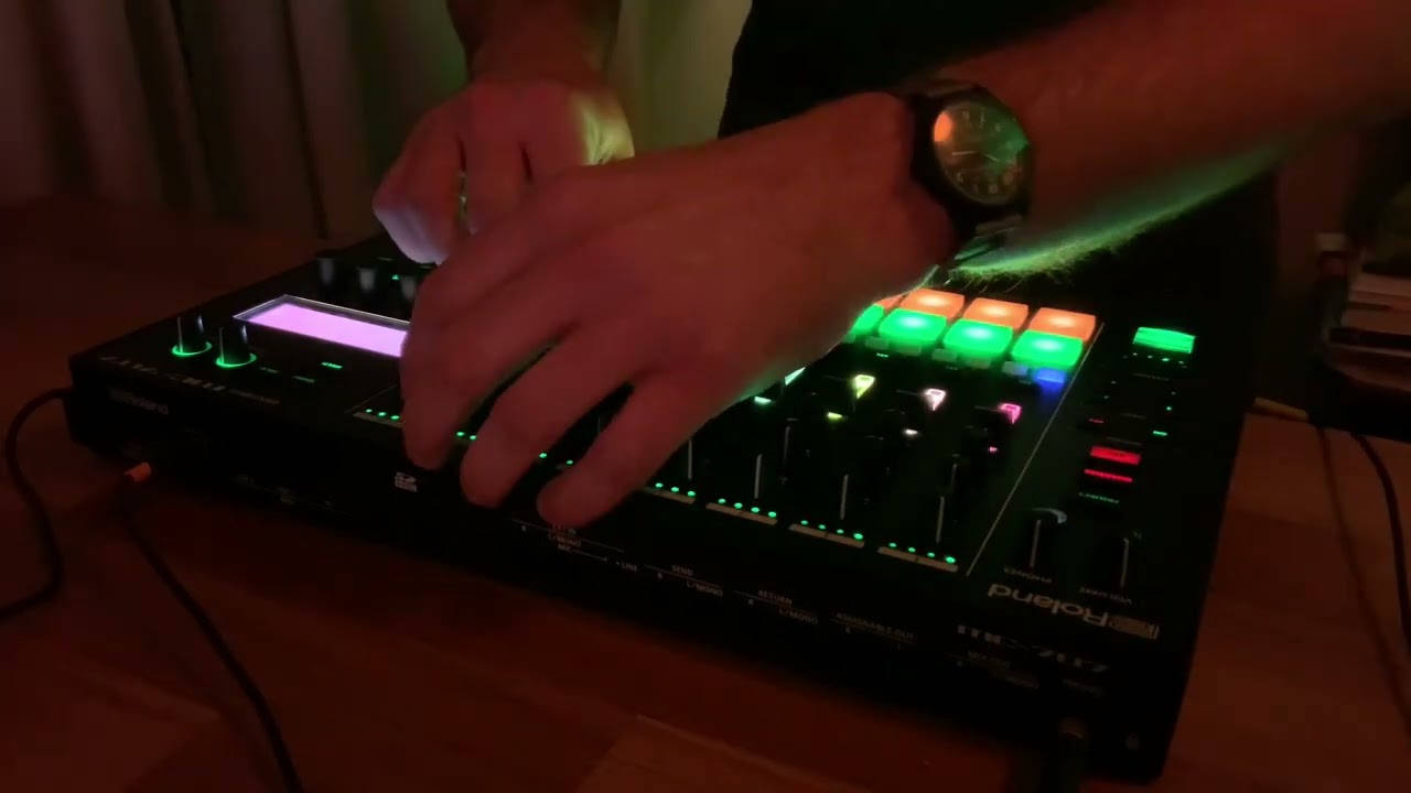 Roland MC-707 Classic House (128bpm) @ SundayLounge 2022