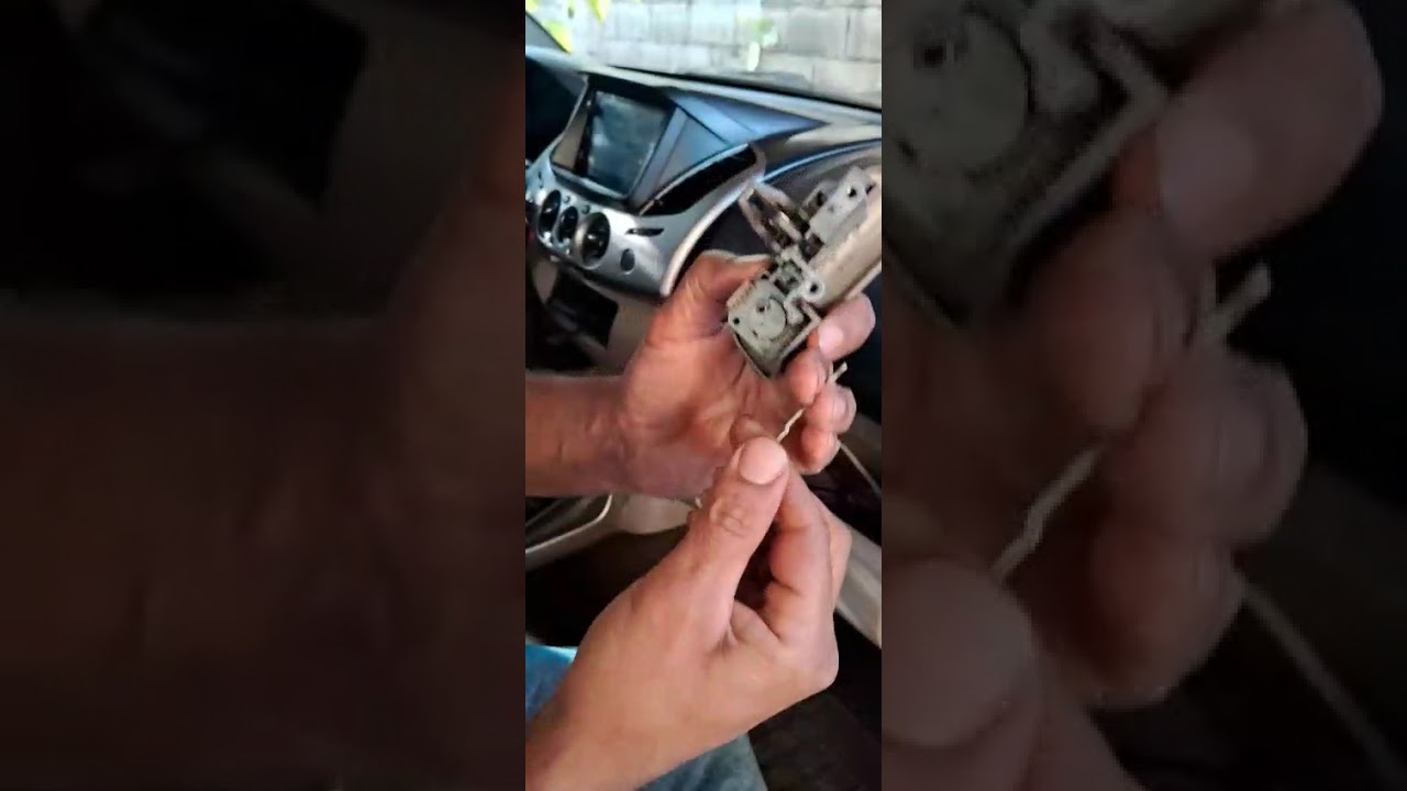 porta luvas triton dakar travado