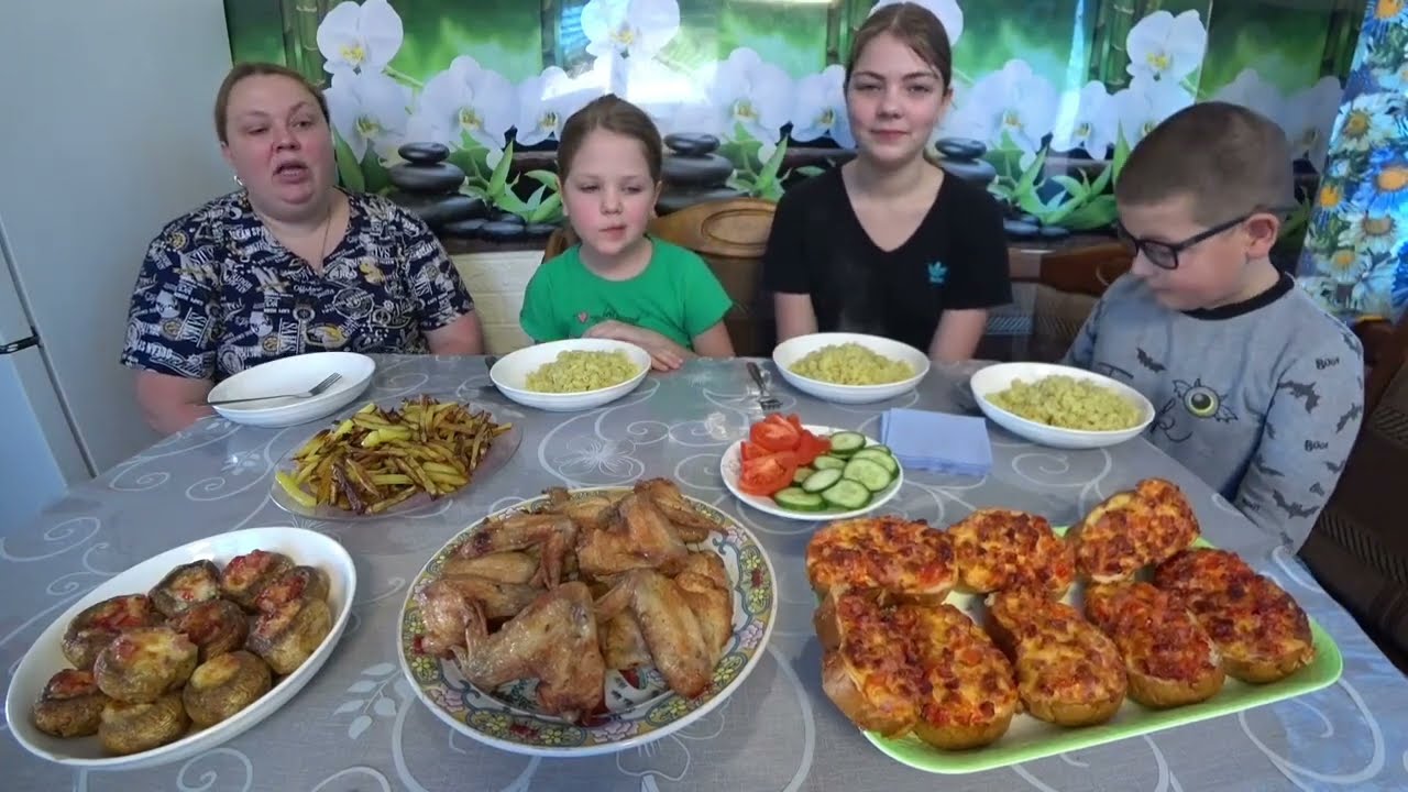 Мукбанг.
