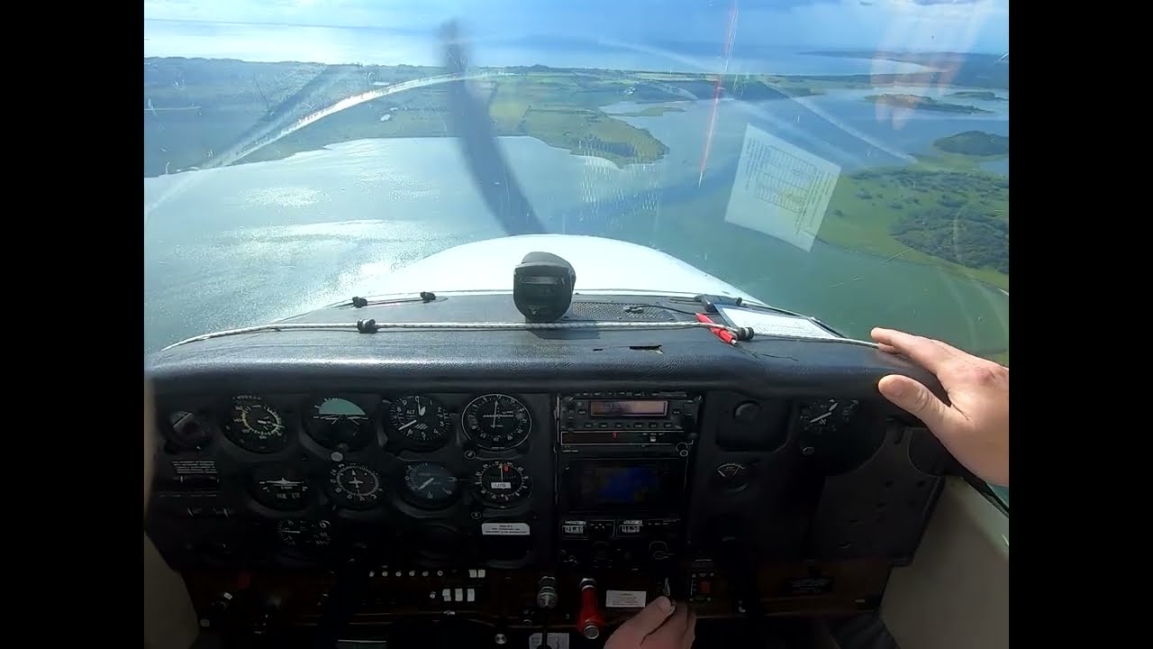 Landing at EKSS (Samsø) - Cessna C172P