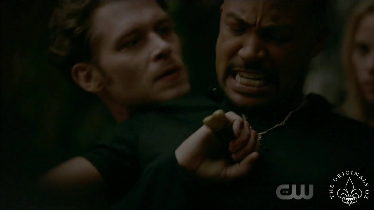 The Originals 4x02 Elijah & Marcel fight. Freya frees Klaus