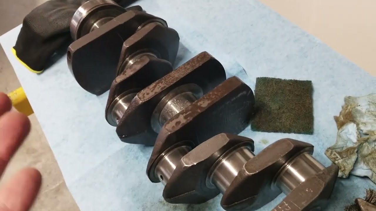 Nigel the 1977 MGB Crankshaft refit (checking tolerances with Plastigauge)