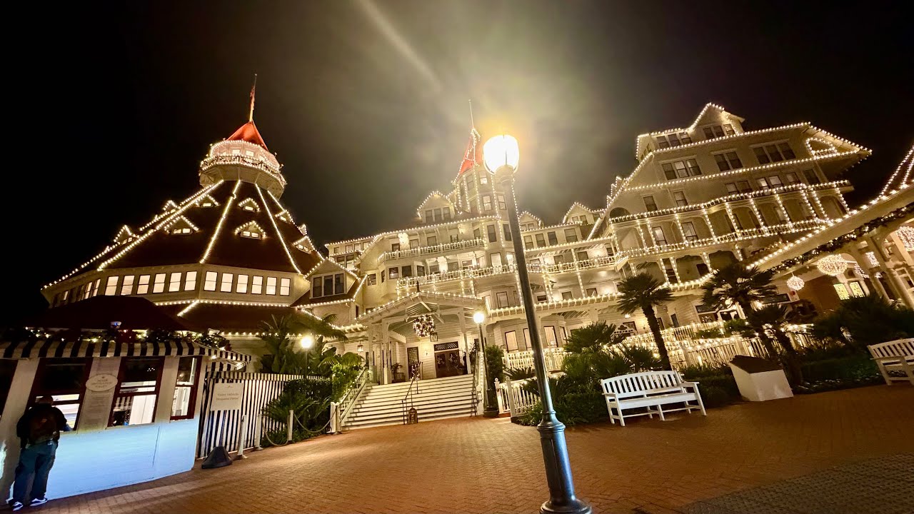 Hotel Del Coronado Tour in Holidays 