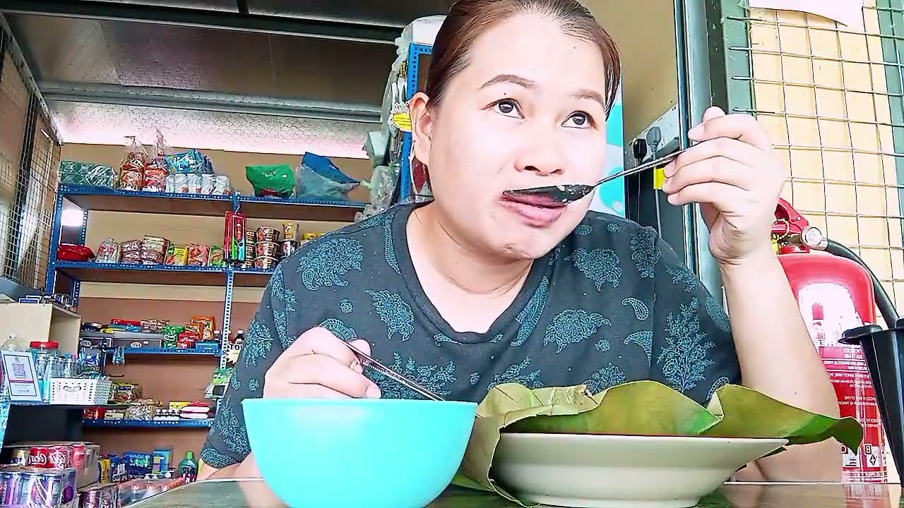 Linopot Nasi Tadong lauk sinalau menu untuk makan tengahari kali ini