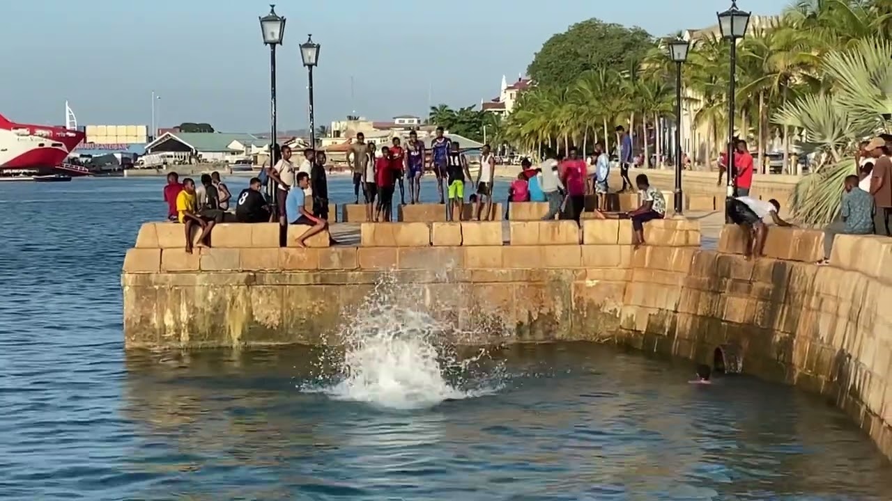 JUMP 🤾🏿‍♂️ and Dive 🤽🏾‍♂️ Stonetown, Zanzibar