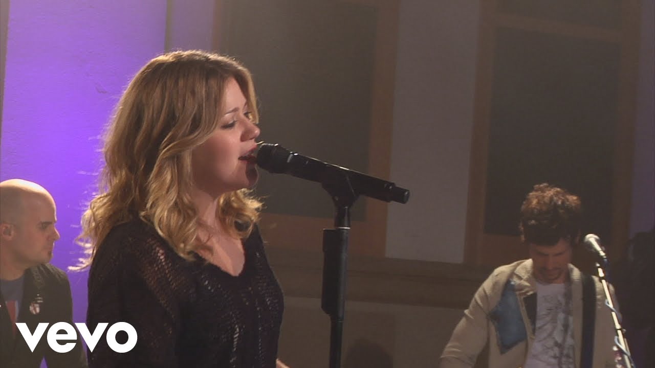 Kelly Clarkson - Walk Away (Walmart Soundcheck 2009)
