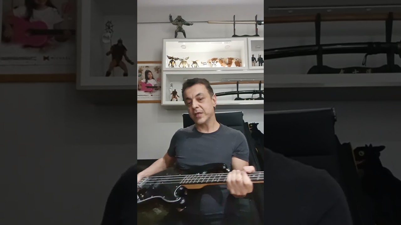 Adriano Campanhani mostrou todo o peso e a musicalidade do baixo Michael