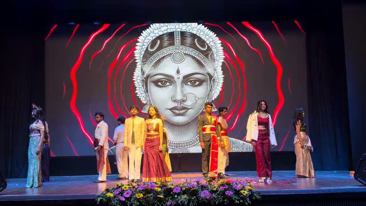 Fashion Show &ndash; Tradition Meets Trend