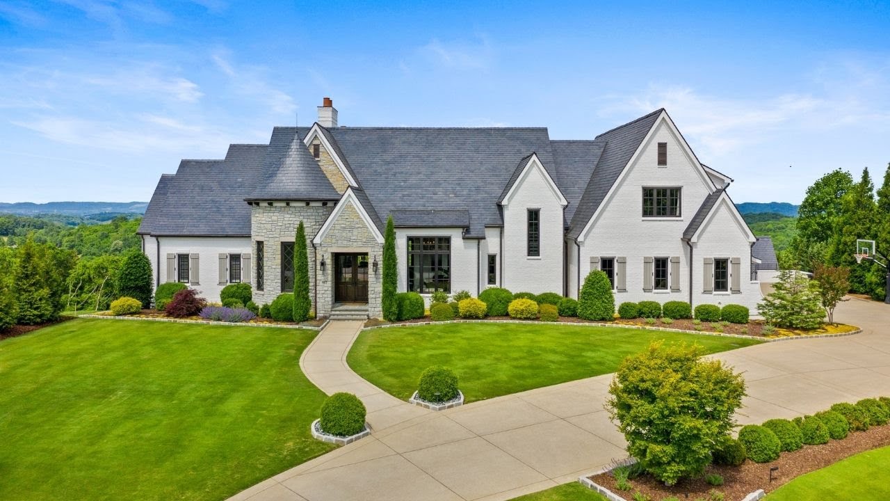 Stunning Hilltop Avalon Home - Franklin TN - LCT Team