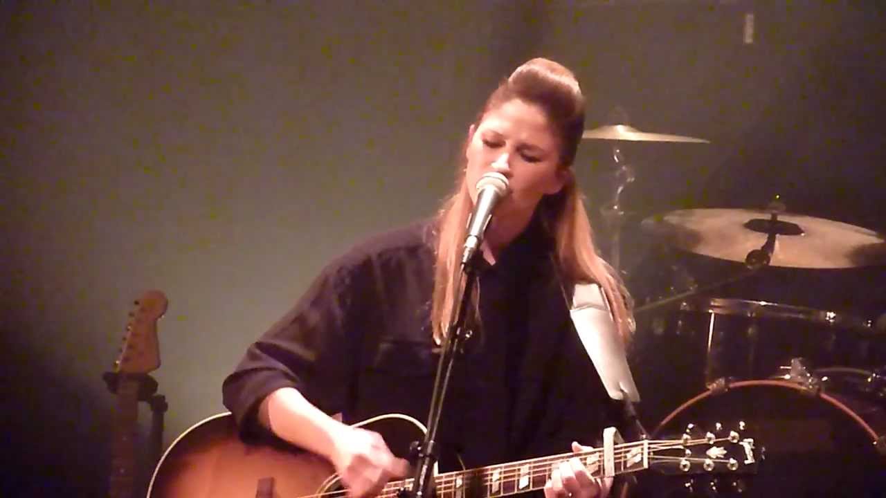 Claire Denamur - La nuit je mens (Alain Bashung cover) @ Café de la Danse