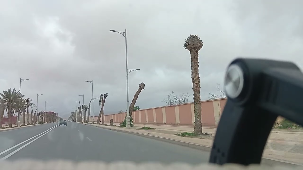 طريق  كلميم باب صحراء من شارع ايفني