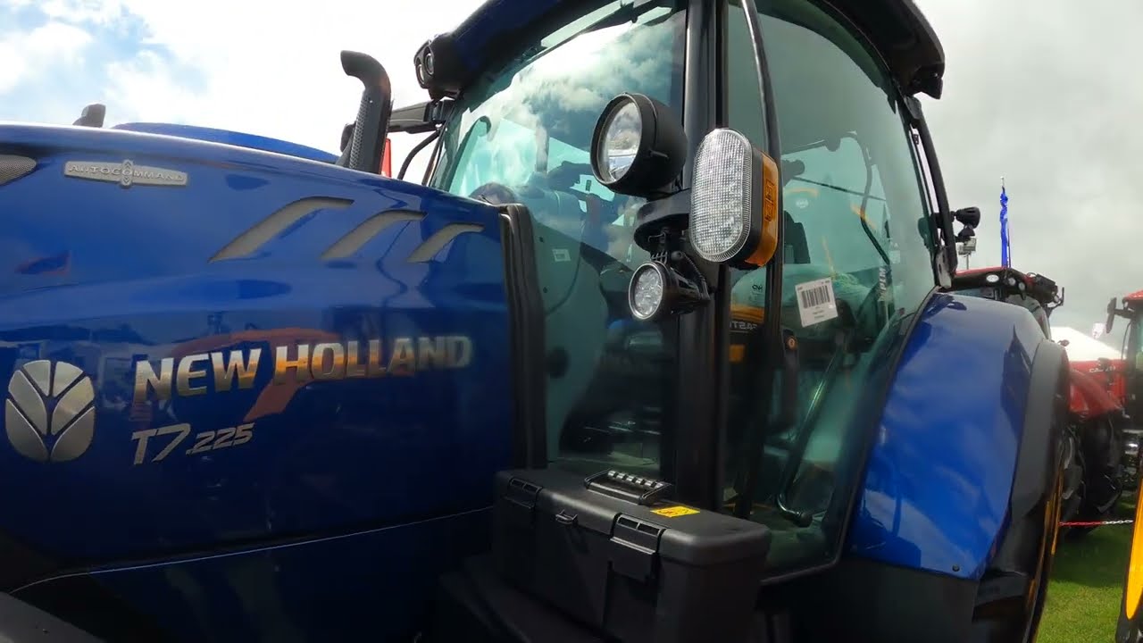 2025 New Holland T7.225 Blue Power 6.7 Litre 6-Cyl Diesel Tractor (205/225 HP) RVT at Staffordshire