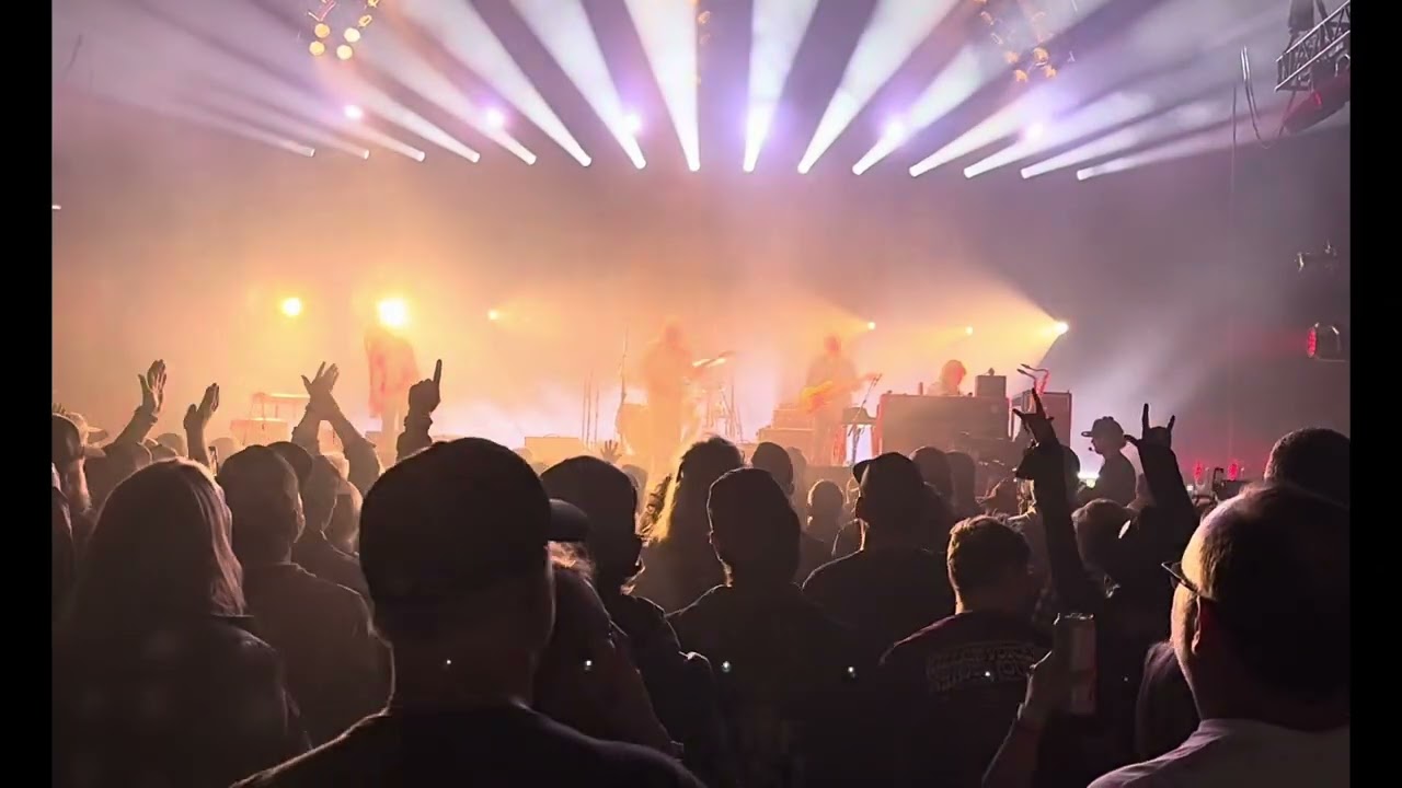 Johnny Blue Skies aka Sturgill Simpson - Hampton Coliseum 11/15/2024 @johnnyblueskiesofficial