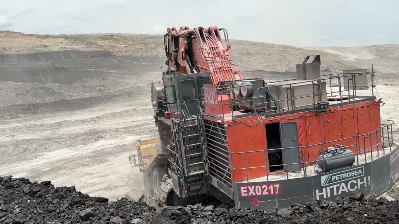 Hitachi Ex 2600 vs Liebherr 9350 Excavator Working & loading