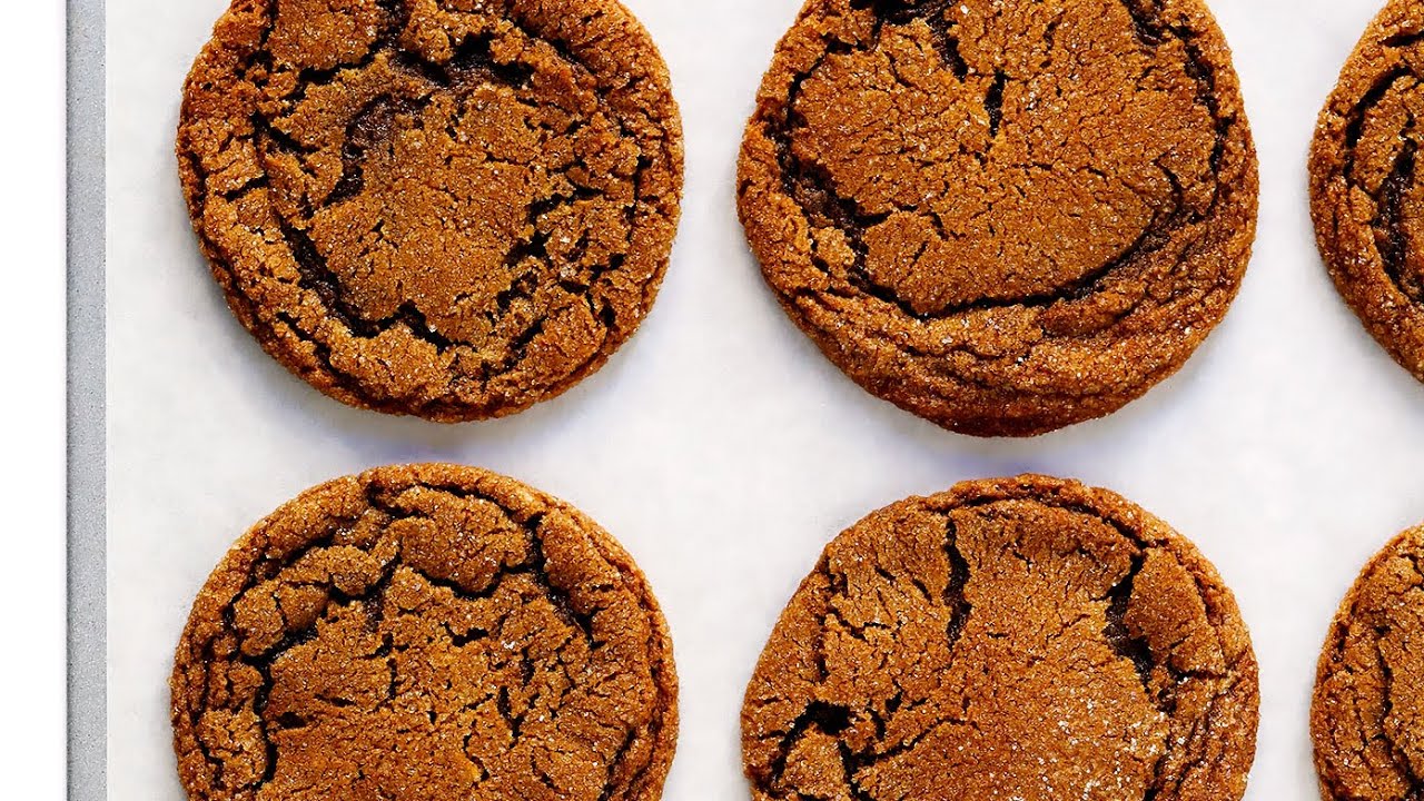 Chewy Molasses Cookies