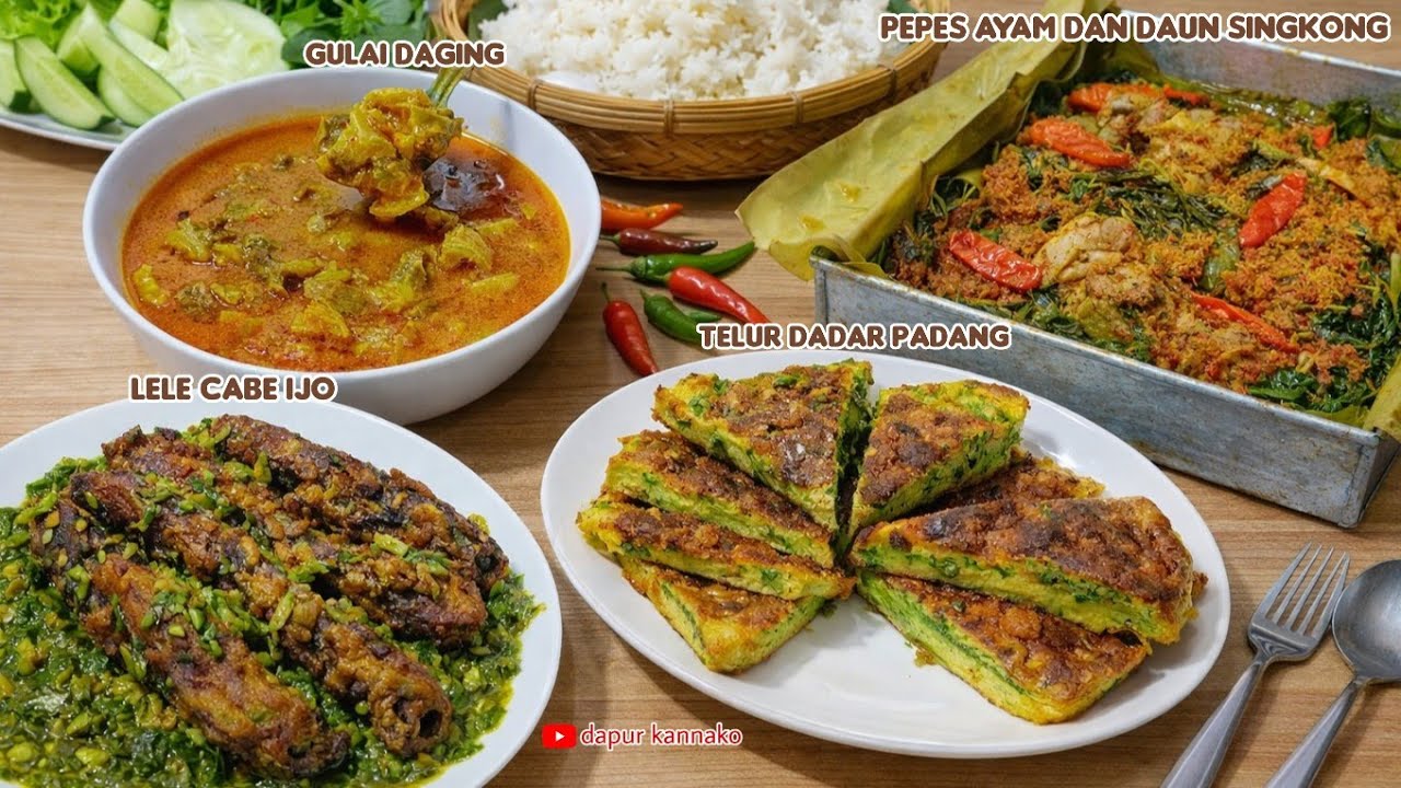 Ide menu berbuka puasa yang enak.Telur Dadar Padang, Lele Cabe Ijo, Gulai Daging & Pepes Ayam