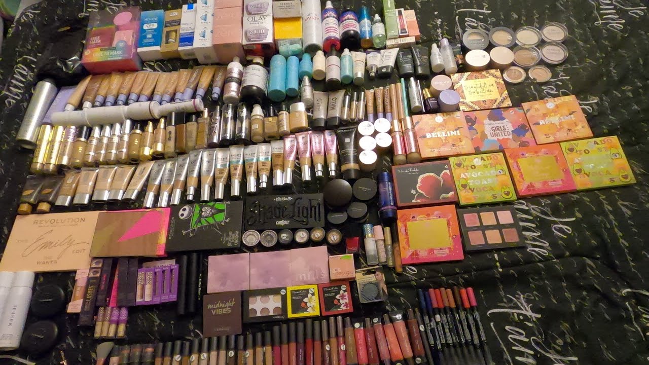 I FOUND 2 BOXES OF BRAND NEW MAKEUP AND SKINCARE DUMPSTER DIVING!!