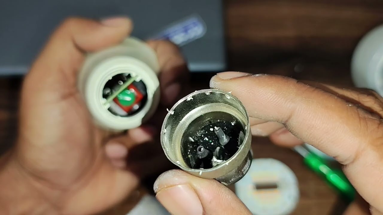 What&rsquo;s Inside a Smart Bulb? | SYSKA LED Teardown & Full Breakdown!
