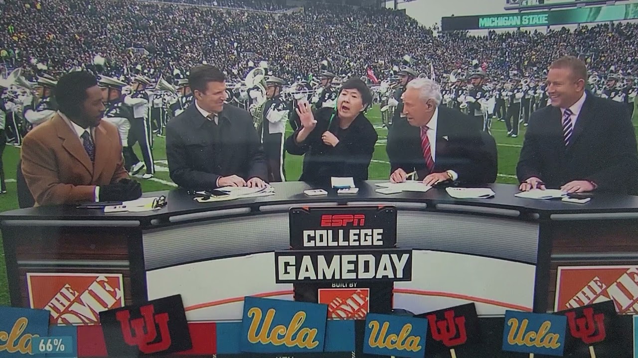 Ken Jeong from Hang Over figures out a way to say Hoe on ESPN GameDay 😂😂😂