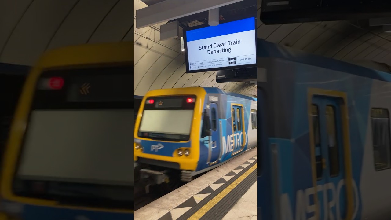 #Alstom X'Trapolis 100, #Metro Trains #Melbourne  - Departing from Parliament Stn (to Glen Waverly)