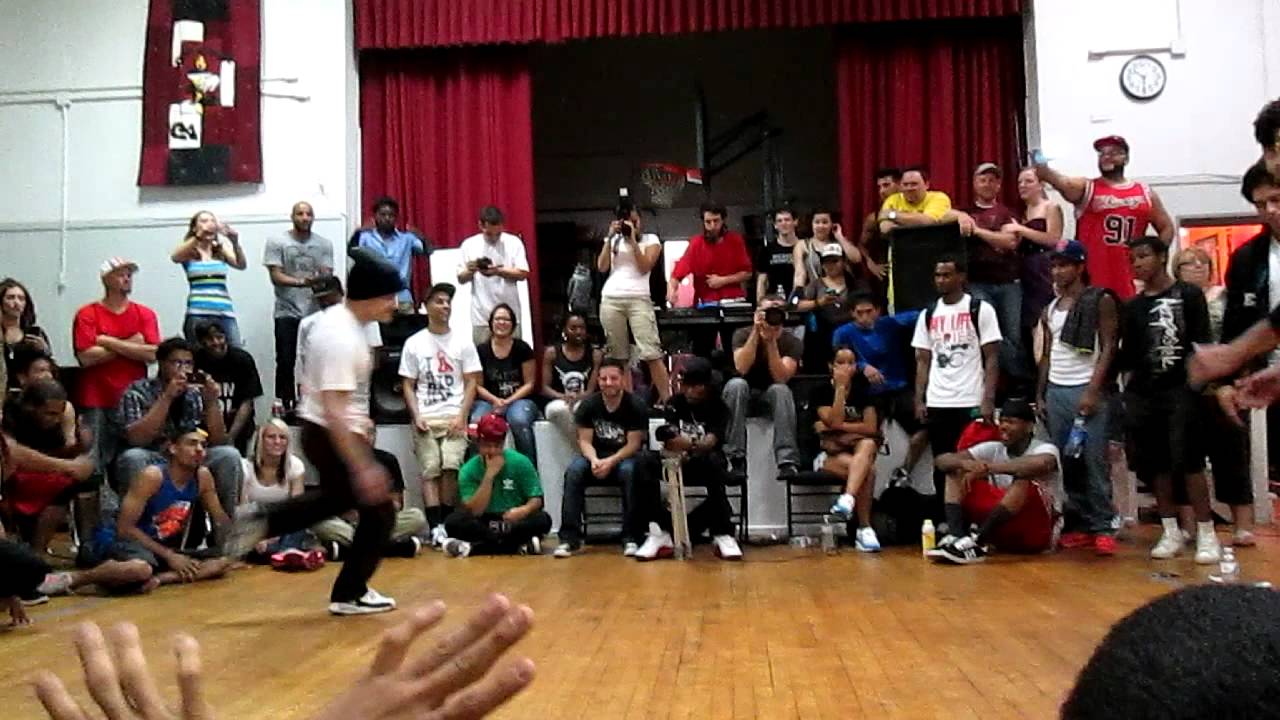 Bboy Napalm (Universal Alchemy/LOZ) vs Shorty (Brickheadz)