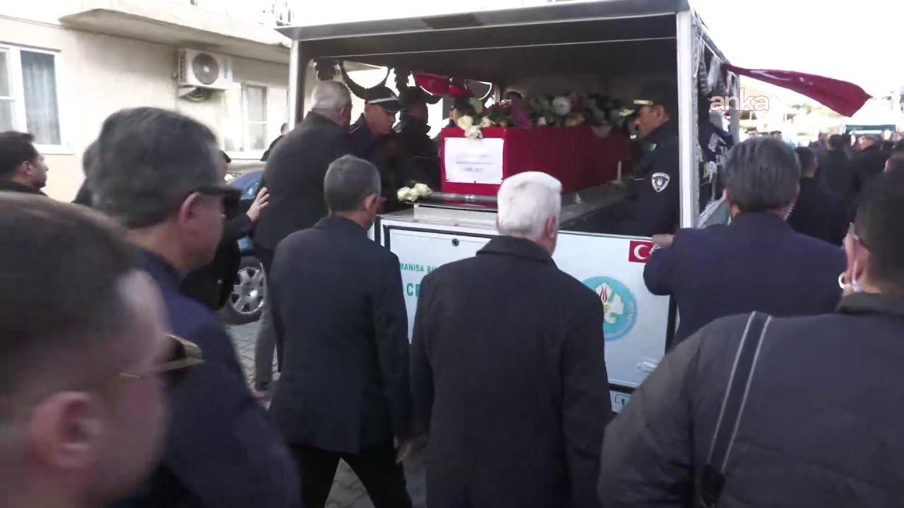 Şehzadeler Belediye Başkanı Gülşah Durbay, evinin önünden son yolculuğuna uğurlanıyor / Manisa