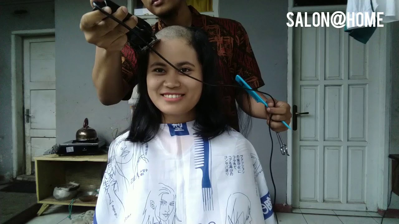 Nuy Mahasiswi Rambutnya Dibotakin di Kosan (Beautiful Girl Headshave at Home ) - Salon@Home