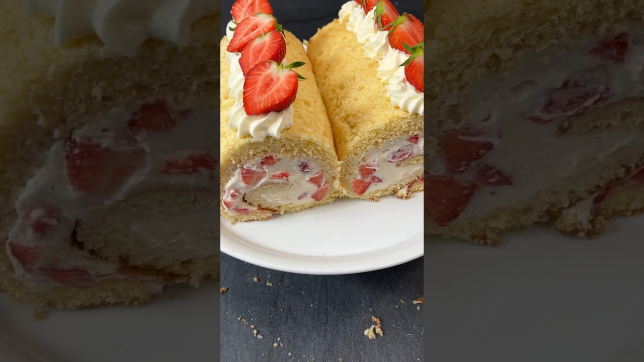 Biskuit-Rolle mit Erdbeeren und Frischkäse-Sahne / Weitere Rezepte auf Instagram: @agonkocht