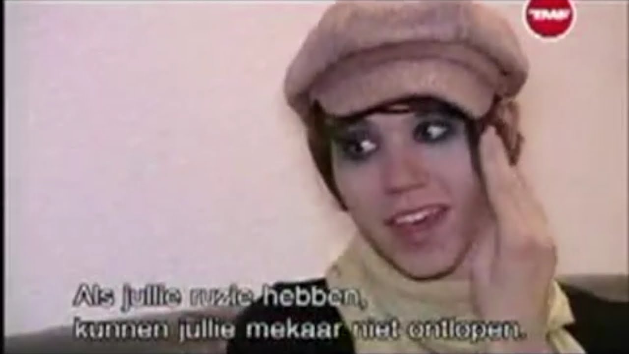 Ryan Ross offstage during the Fever era