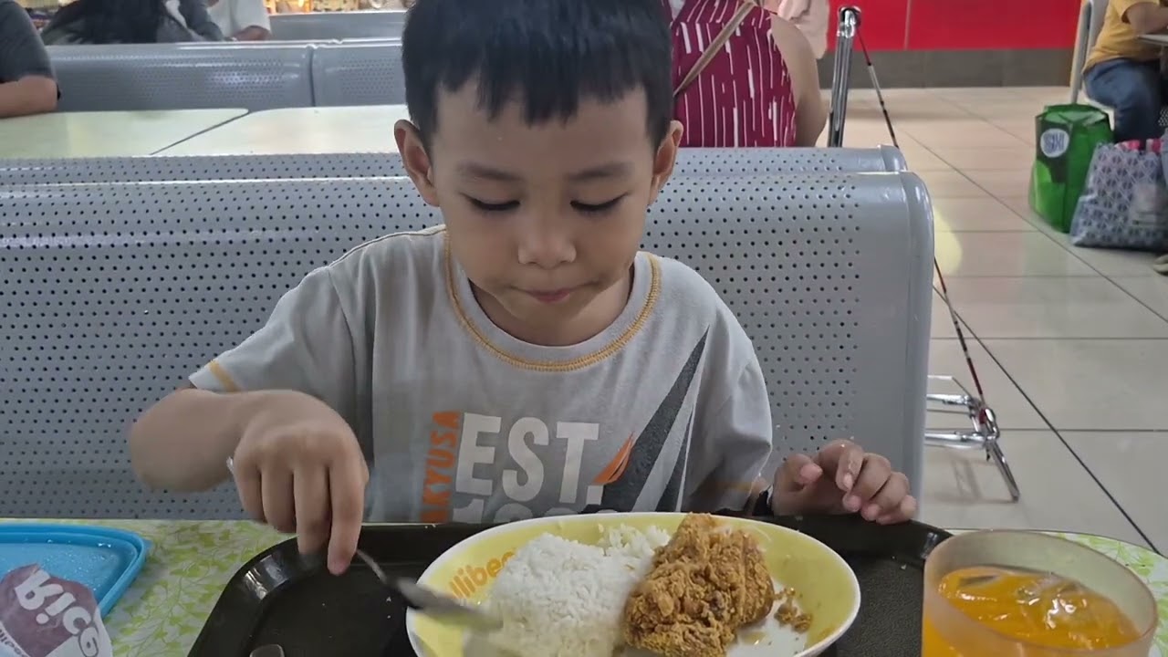 JOLLIBEE.,,,LUNCH.  TIME