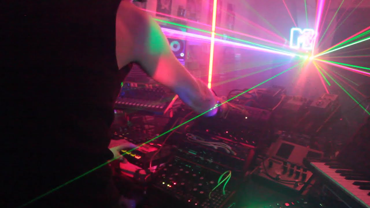 LoW MoTi0N . # Live DaWLeSS AciD ELectr0 .