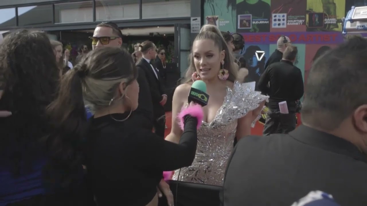 ARIAS 2022 : Reigan Derry (auspOp red carpet interview)