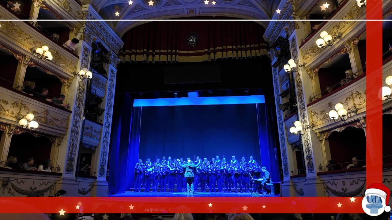 Il Coro “Ud’A In Canto” dell’Università d’Annunzio” sul palco del Teatro Marrucino di Chieti