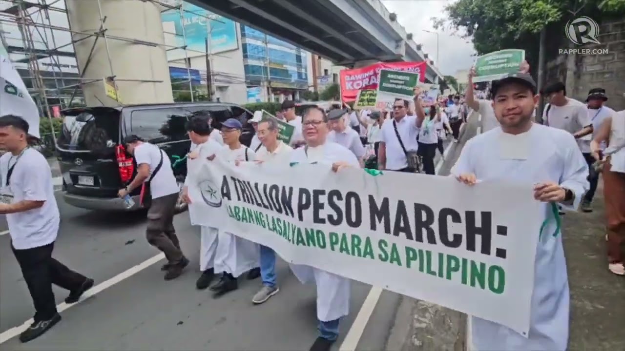 Students make their way to Edsa to join the Trillion Peso march