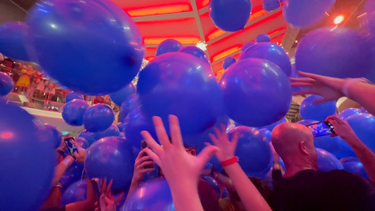 Balloon Drop. Day 1. Symphony of the Seas. 7 nt Eastern Caribbean Cruise 12-24 Dec 2022.