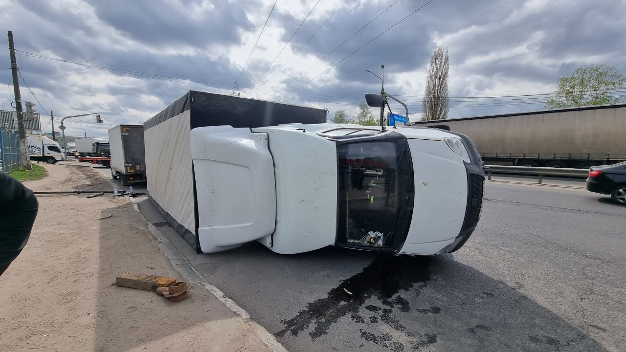 Водитель положил Газель на бок.  🤬
