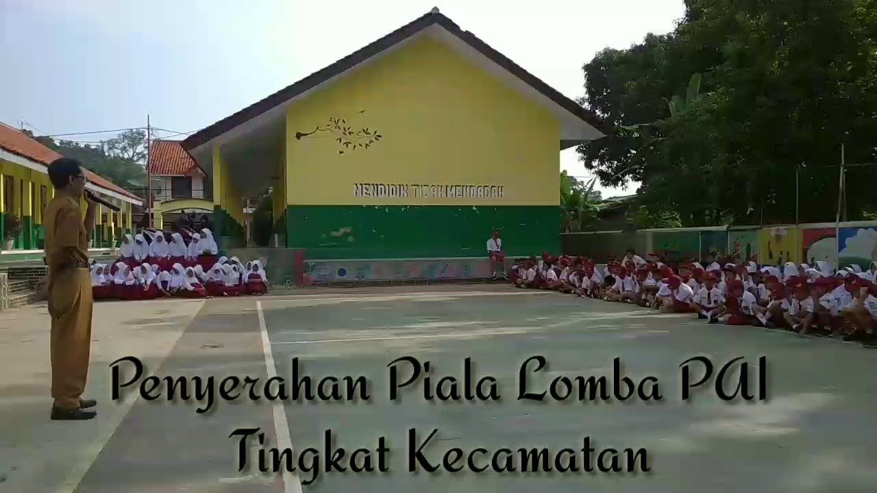Penyerahan Piala Lomba PAI SDN CIPARI Tingkat Kecamatan Tahun 2019/2020
