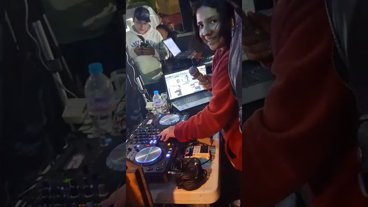 BATICHIKITA PAOLA ROJO EN EL CAMPAMENTO 2 DE OCTUBRE EMBRUJO DE CUMBIA