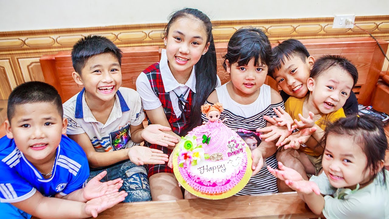 Kids Go To School | Birthday Of Chuns Children Cooperation Make a Birthday Cake in Bakery Shop