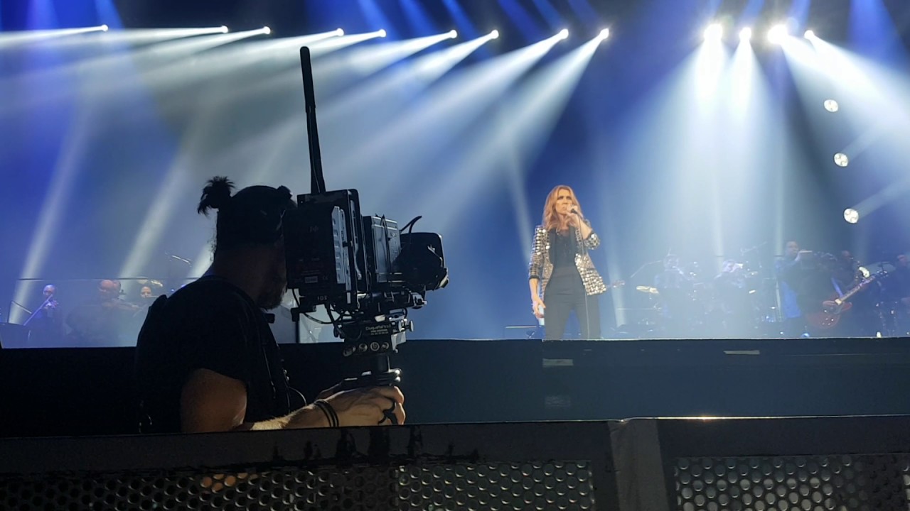 Céline Dion Zora Sourit+ man in the mirror( July 9th 2017 Live Paris Accord Hotels Arena)