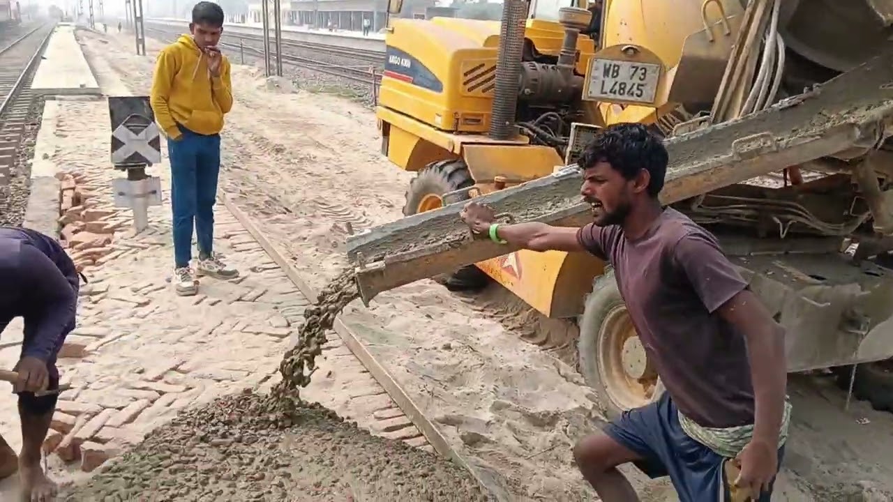 Day 07 Railway station flatform PCC casting Ajax #railway #civilengineering #tranding #viralshort 
