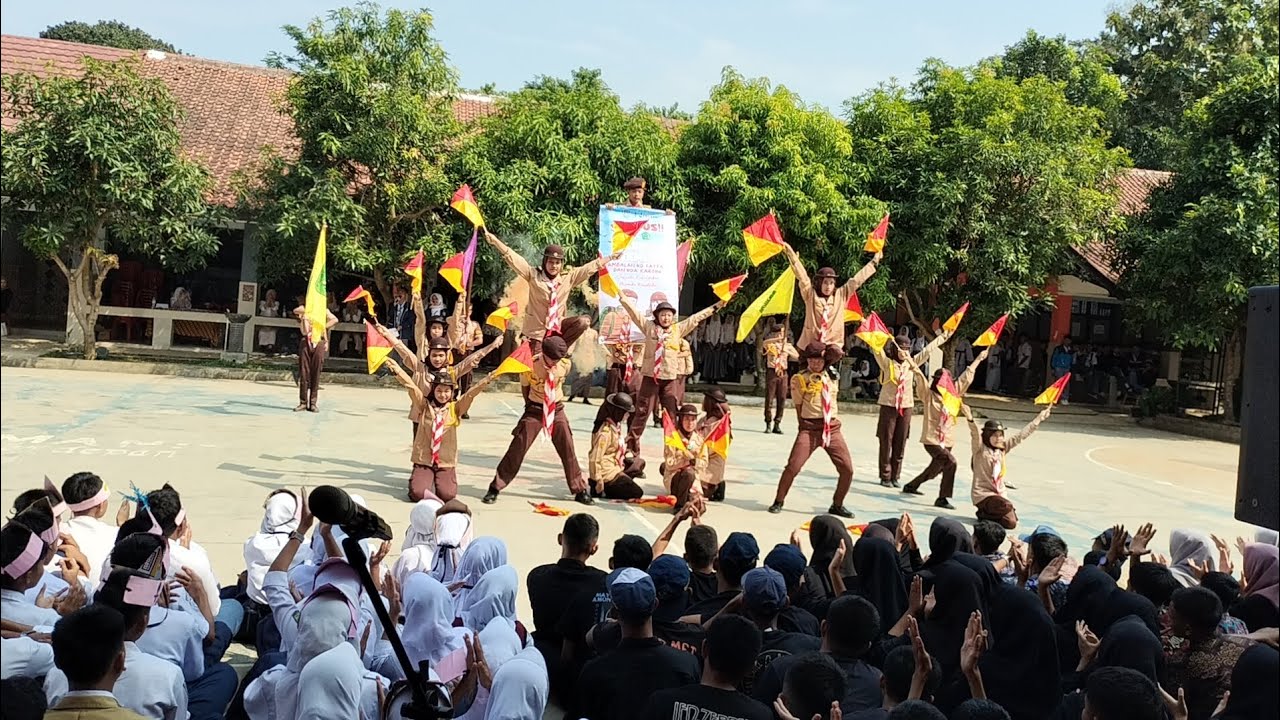 Demo Ekskul Pramuka Smanis di kegiatan MPLS 2024